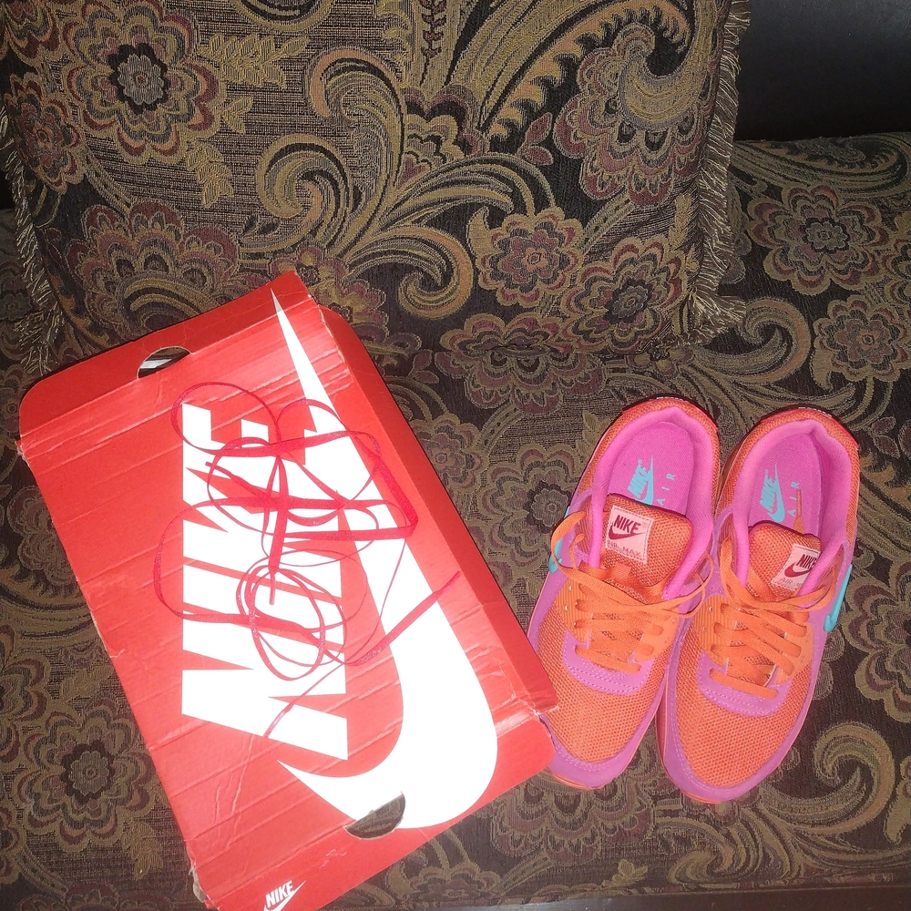 Nike Women's Orange and Pink Athletic Shoes